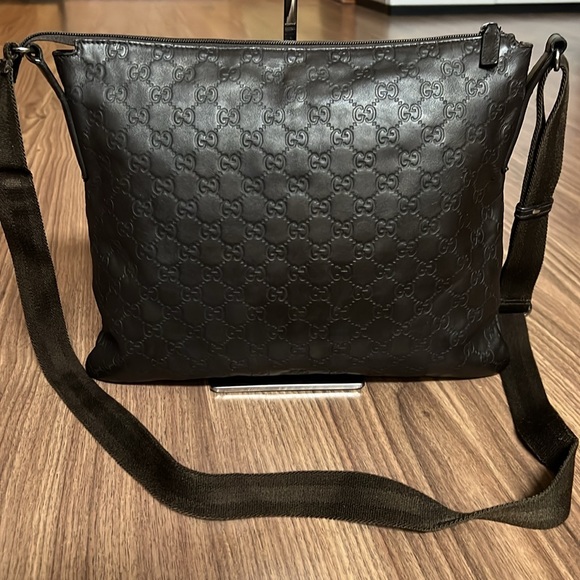A 241 - π―% authentic Gucci crossbody bag - Picture 4 of 15